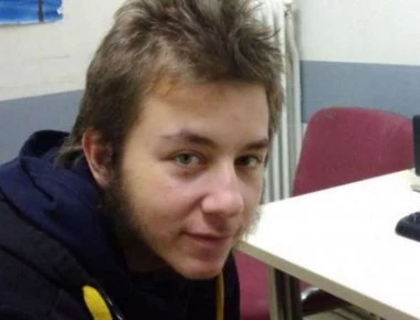 Η αδελφή του 17χρονου Αλέξανδρου που βρέθηκε νεκρός στο προαύλιο νοσοκομείου κατέθεσε μήνυση κατά παντός υπευθύνου